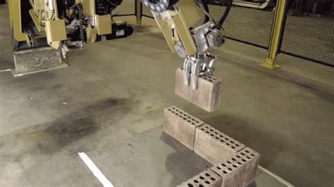 En 2019 el robot albañil podrá construir una casa en dos ...