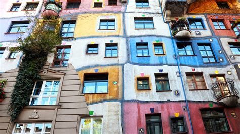 En Austria, las hermosas casas de colores adornan este ...