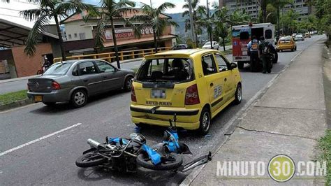 En fotos: Una motociclista se estrelló contra un taxi en ...