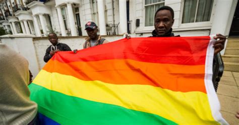 En Uganda aprueban cadena perpetua para homosexuales ...