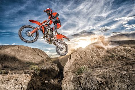 Enduro21   First Look   KTM 2017 Four Strokes