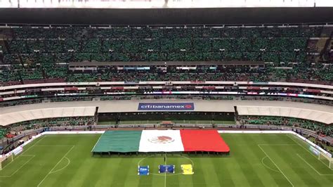 Entonación del Himno Nacional Mexicano en el Estadio ...