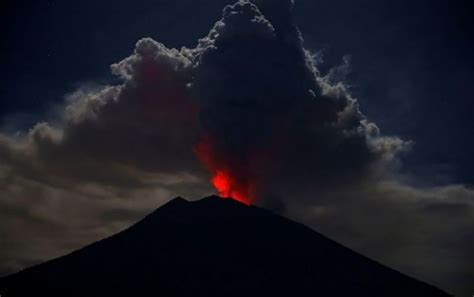 Entra en erupción volcán Agung en Indonesia   Tabasco HOY