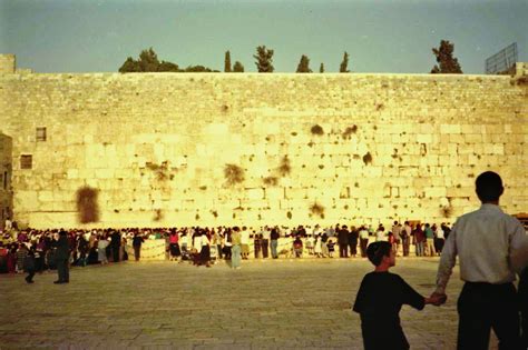EREALCALA: LUGARES SAGRADOS I. Religión judía. El muro de ...