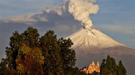 Erupción del volcán Popocatépetl, México
