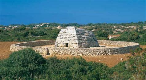 Es Tudons Prehistoric Burial Site: monuments in Ciutadella ...