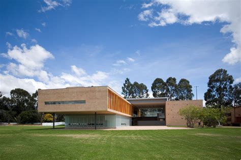 Escola Los Nogales / Daniel Bonilla Arquitectos ...
