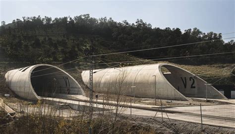 España y Francia rescatan el túnel del AVE por los ...