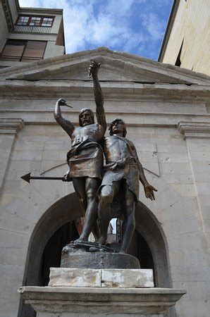 Estatua d Indíbil i Mandoni  Lleida, Spanien    anmeldelser