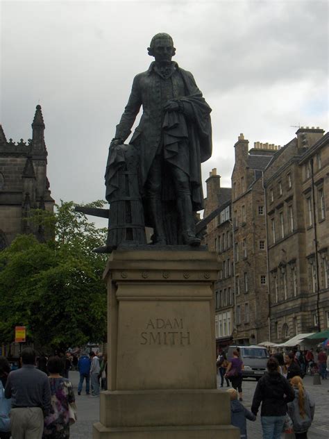 Estatua de Adam Smith at El rincón de Adam Smith