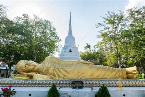 estatua de Buda en Tailandia — Fotos de Stock © inrhythmo ...
