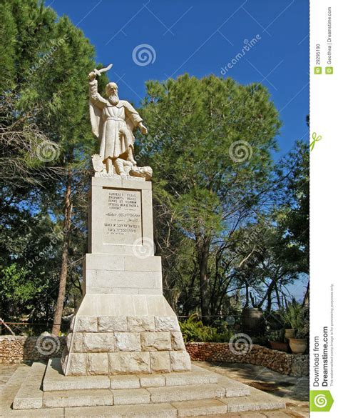 Estatua Del Profeta Elias En El Monte Carmelo, Israel Foto ...