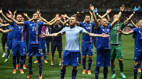 Euro 2016: Iceland chant fills university classroom ...