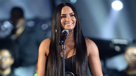 Everyone Thinks Demi Lovato Looked Like Demi Moore at the ...