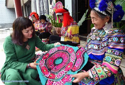 Exhibición de bordado étnico en Yunnan  4