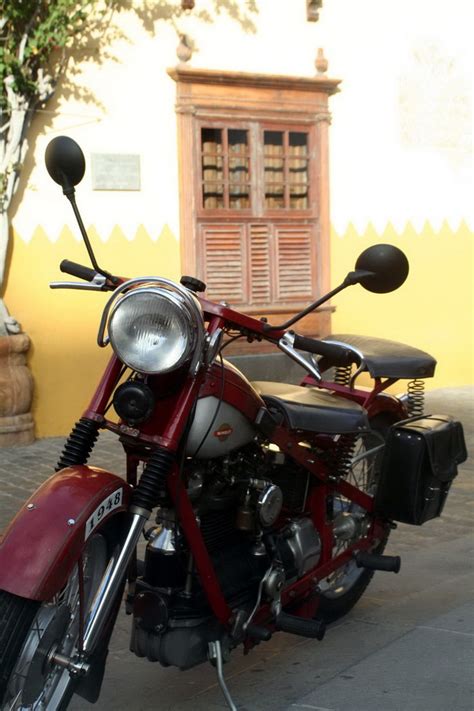 Exposición de motos Antiguas y Clásicas en Vegueta ...