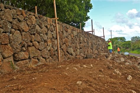 Facebook CEO’s Kauai neighbors upset about new wall