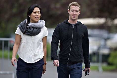 Facebook Founder Mark Zuckerberg Shares Picture of Newborn ...