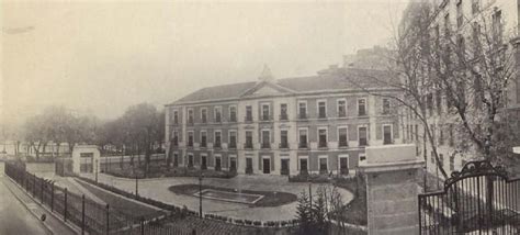 Fachada del palacio de Villahermosa como sede de la banca ...