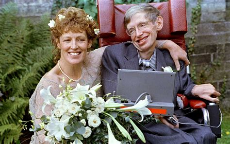 Faleceu o físico Stephen Hawking, aos 76 anos de idade