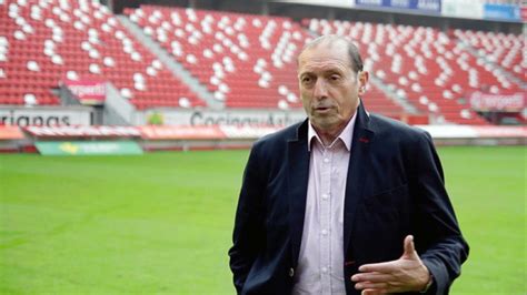 Fallece Quini, emblema del fútbol español y del Sporting ...