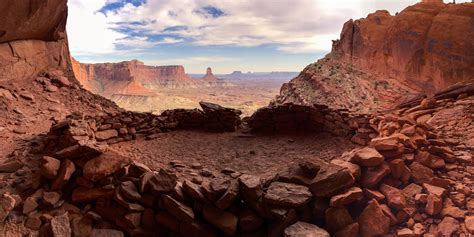 False Kiva on a hot summer day in Canyonlands National ...