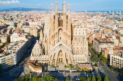 Fast Track to Park Guell and Sagrada Familia with towers ...