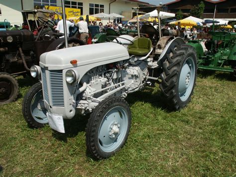 Ferguson TE 20   Google Search | Tractors made in Great ...