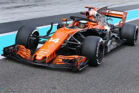 Fernando Alonso, McLaren, Yas Marina, 2017 · F1 Fanatic