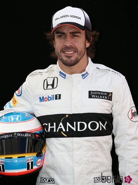 Fernando Alonso posando en la foto oficial del GP de ...