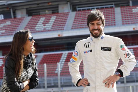 Fernando Alonso y Lara Álvarez, una pulsera con mucho ...