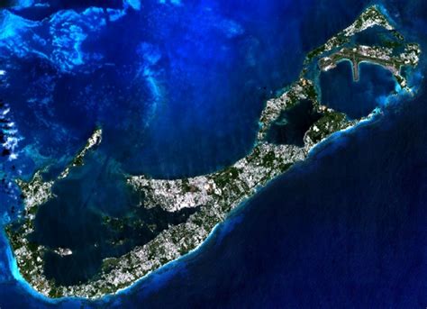 Fichier:Bermuda NLT Landsat7.png – Wikipedia