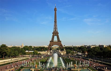 Fichier:Eiffel tower from trocadero.jpg — Wikipédia