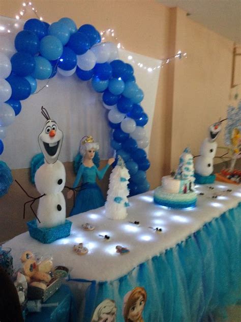 Fiesta de frozen con mesa de dulces decoracion en el techo ...
