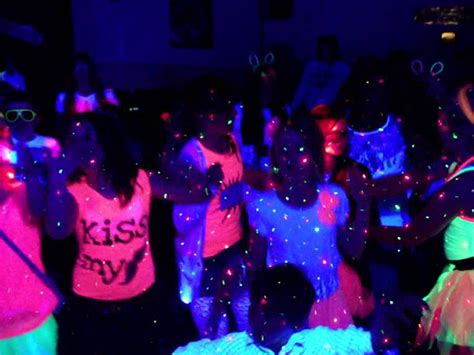 Fiesta neon.  Glow party  | Cazafiestas   Luz y sonido en ...