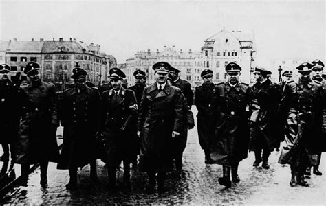 File:Adolf Hitler v Mariboru.jpg   Wikimedia Commons