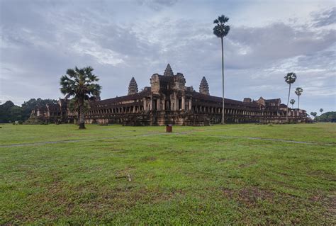 File:Angkor Wat, Camboya, 2013 08 16, DD 082.JPG   Wikipedia