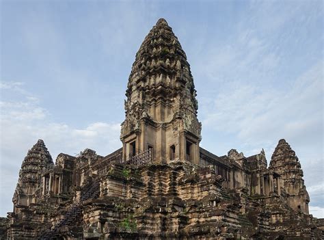 File:Angkor Wat, Camboya, 2013 08 16, DD 096.JPG   Wikipedia