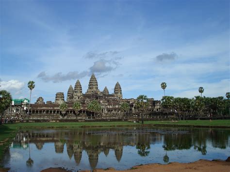 File:AngkorWat.JPG   Wikimedia Commons