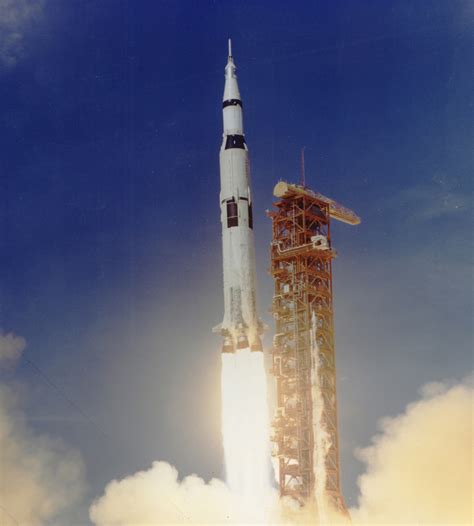 File:Apollo 11 Launched Via Saturn V Rocket.jpg ...