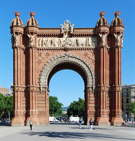 File:Arc de Triomf Barcelona 2013.jpg   Wikimedia Commons