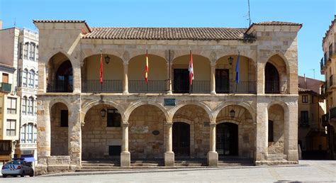 File:Ayuntamiento Viejo de Zamora  2 .JPG   Wikimedia Commons