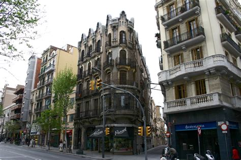 File:Barcelona.Edificios.Sants.jpg   Wikimedia Commons