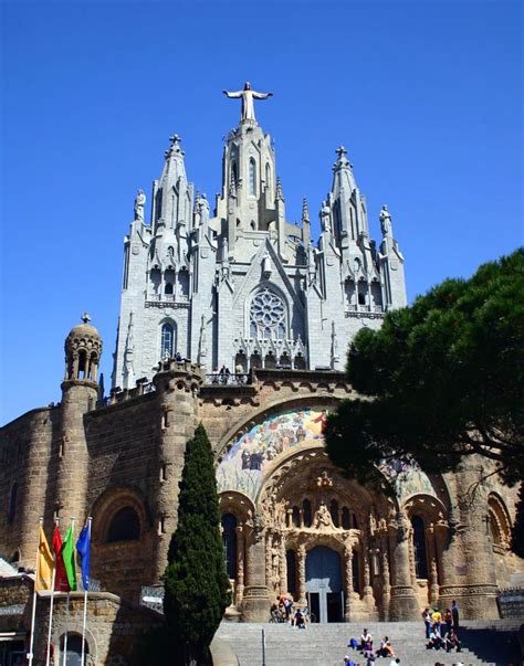 File:Barcelona.Tibidabo.Sagrat.Cor.jpg   Wikimedia Commons