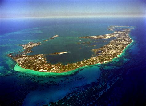 File:Bermuda aerial overall view 1993.JPEG   Wikimedia Commons