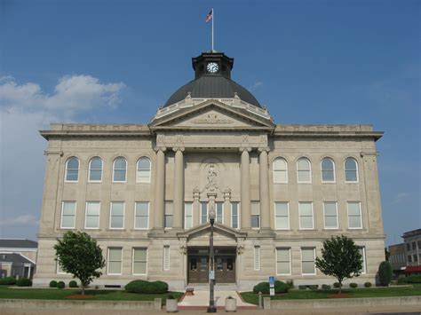 File:Boone County Courthouse in Lebanon from west.jpg ...