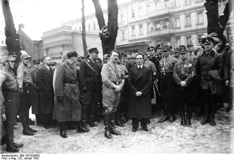 File:Bundesarchiv Bild 102 02306A, Berlin, Hitler und ...