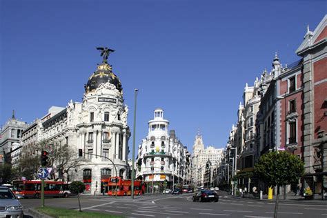 File:Calle de Alcalá  Madrid  16.jpg   Wikimedia Commons