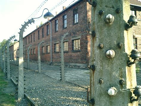 File:Campo de concentracion Auschwitz Polonia0066.JPG ...