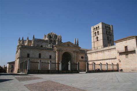 File:Catedral de Zamora 2011.JPG   Wikimedia Commons